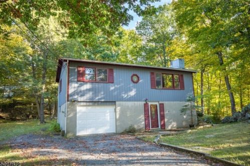16 Foulton Ter, Wantage, NJ 07461-4750