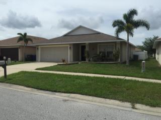 2203 Unity Village Dr, Ruskin, FL 33570-5856