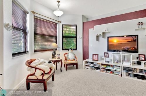 5098 168 Ave, Hollywood FL  33027-4913 exterior