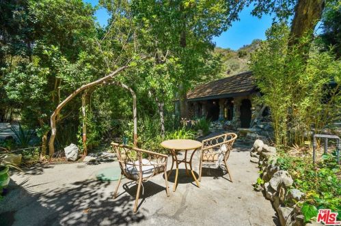 204 Topanga Canyon Blvd, Topanga CA  90290-3837 exterior