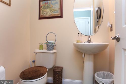 47 Barlow Dr, Souderton PA  18964-2276 exterior