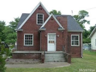 2853 Rennoc Rd, Knoxville, TN 37918-1865