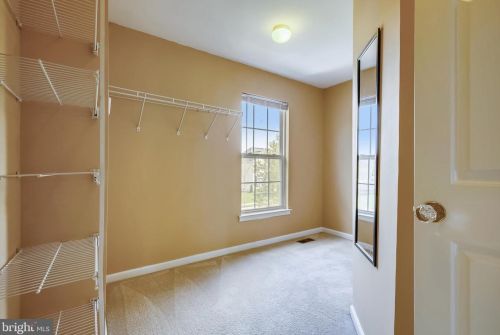 39 Houser Dr, Lovettsville VA  20180-8631 exterior
