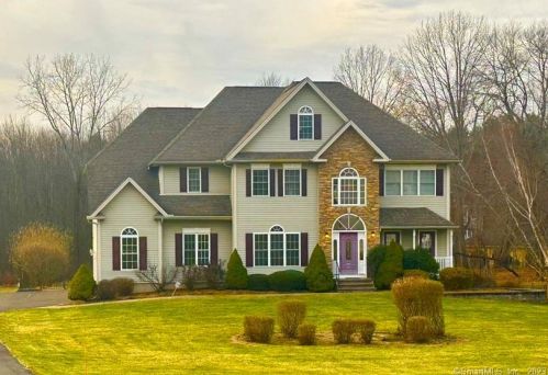 10 Hollandview Dr, Bloomfield, CT 06002-1856