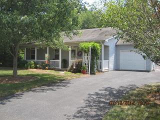 2074 Redberry Ln, Conover, NC 28613-8140