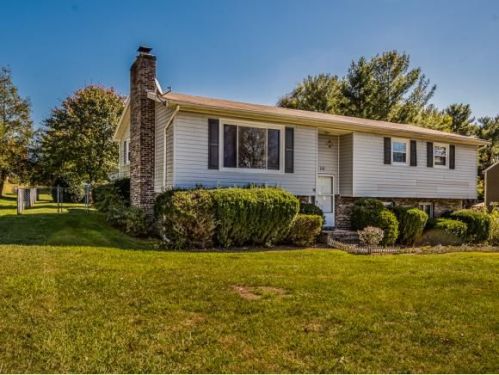 110 Fairhaven Dr, Blountville, TN 37617-5526
