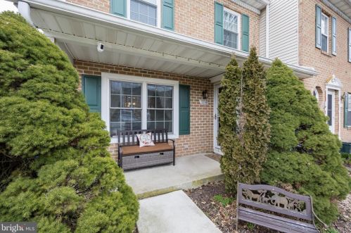 1118 Pin Oak Dr, Perkiomenville, PA 18074-9450