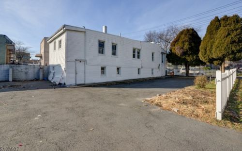 882 Amboy Ave, Perth Amboy NJ  08861-1912 exterior