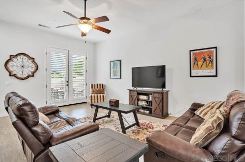 52090 Avenida Mendoza, La Quinta CA  92253-3296 exterior