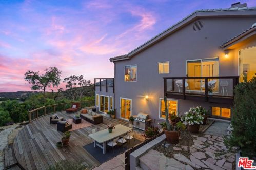 21630 Saddle Peak Rd, Topanga CA  90290-3414 exterior