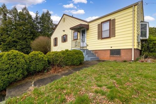 18 Phillips St, United States Coast Guard Ac CT  06320-2619 exterior