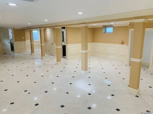 35 Mirin Ave, Roosevelt, NY 11575-1603