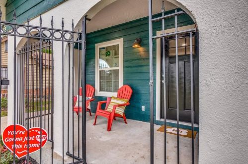 2723 Alaska Ave, Dallas, TX 75216-3055