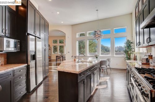 7164 Buckingham Blvd, Berkeley CA  94705-1715 exterior