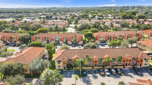 7035 173rd Dr, Hialeah, FL 33015-4065