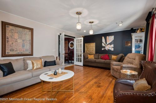 323 Lk Shr Dr, Bricktown NJ 08723-6013 exterior