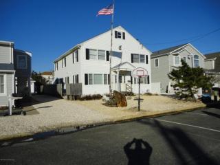 17 Trenton Ave, Lavallette, NJ 08735-2718