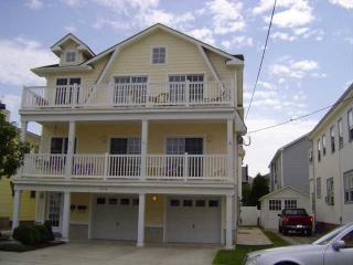 214 Glenwood Ave, Wildwood Crest, NJ 08260-4916
