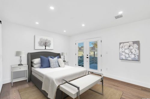 587 Oakley Ave, Floral Park NY  11003-3744 exterior