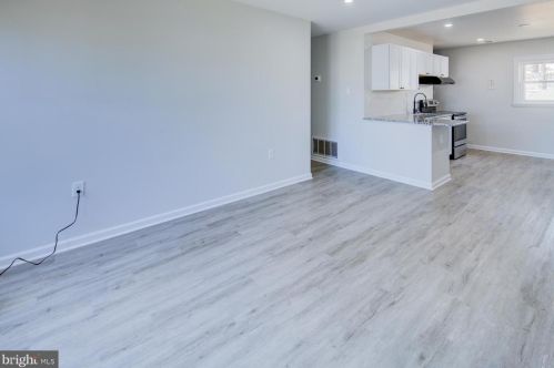 7 Simonds Dr, New Castle DE  19720-2146 exterior