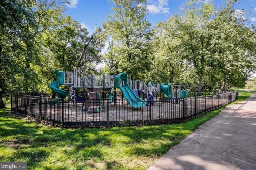 18285 Mullfield Village Ter, Leesburg VA  20176-7466 exterior