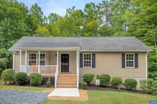 27 Chippewa Ln, Bybee, VA 22963-3106