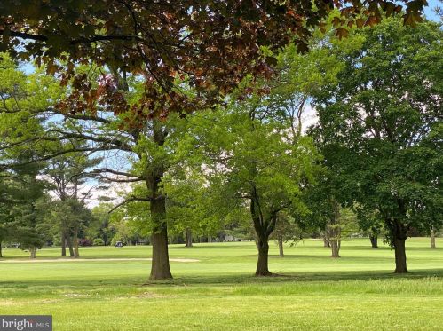 605 Linden Ave, Riverton NJ  08077-1415 exterior