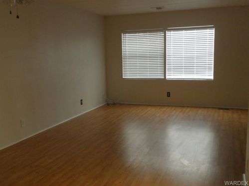 814 Roadrunner Dr, Bullhead City, AZ 86442-6404
