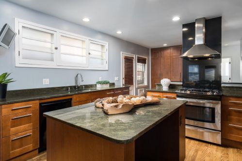 4796 Larkin St, Milwaukee WI 53211-1152 exterior