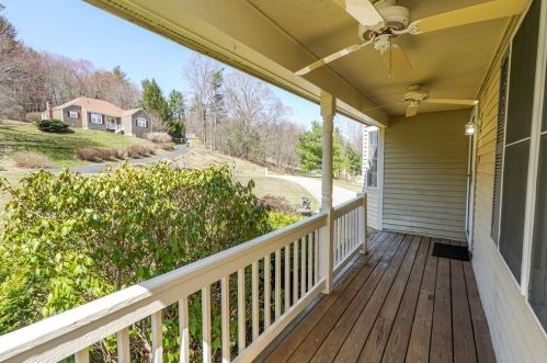 8 Wamsutta Ridge Rd, Charlton, MA 01507-1445