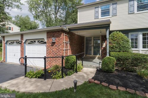 560 Long Meadow Rd, Norristown, PA 19403-1211