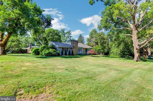 27 Edgewood Rd, Yardley, PA 19067-3167