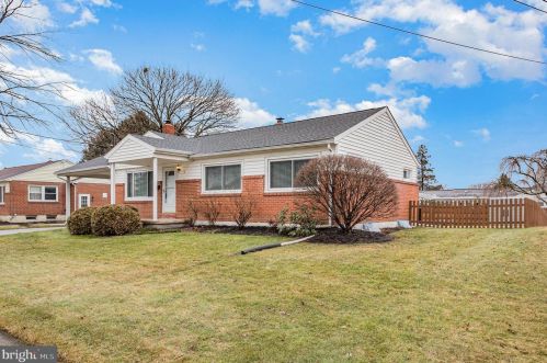 14 Kensington Dr, Camp Hill, PA 17011-7910