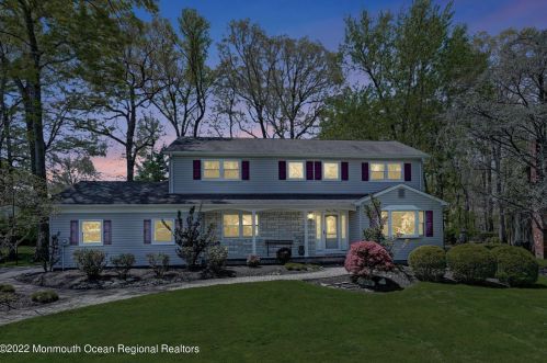 28 Hollis Rd, East Brunswick, NJ 08816-2754