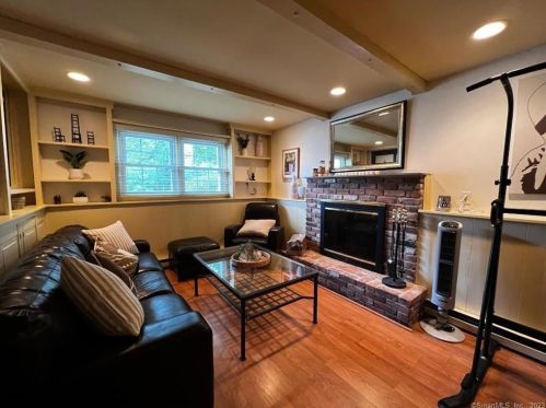 11 Camelot Dr, Norwalk CT 06850-2413 exterior