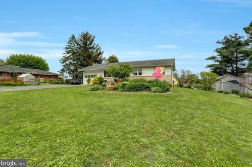 3 Pin Oak Ln, Lees Cross Roads, PA 17257-9429