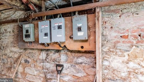 1323 Derry St, Harrisburg PA 17104-3330 exterior