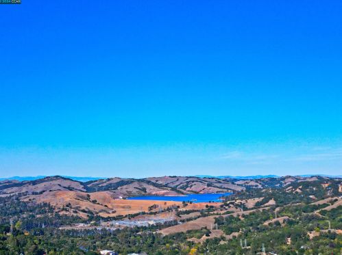 122 El Toyonal, Orinda CA  94563-2133 exterior