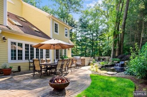 30 Oak Dr, Upper Saddle River NJ  07458-2132 exterior