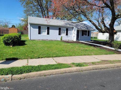 52 Memorial Dr, New Castle DE  19720-1334 exterior