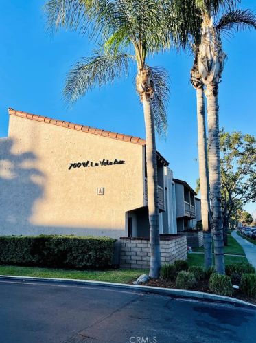 700 La Veta Ave, Orange CA  92866-2742 exterior