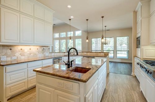 4004 Rothschild Dr, Lewisville TX  75022-5339 exterior