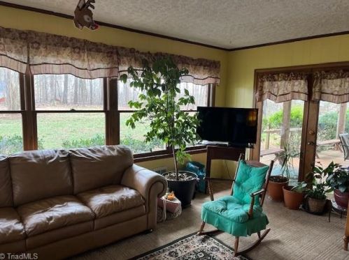 173 Junction Rd, Farmington, NC 27028-5314