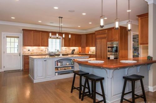 18 Heron Pond Rd, Essex CT  06426-1466 exterior