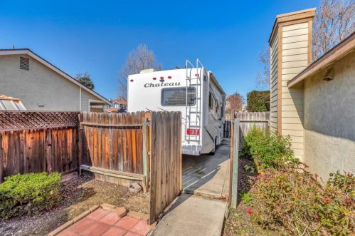 631 Talbot Dr, Hollister CA  95023-5637 exterior