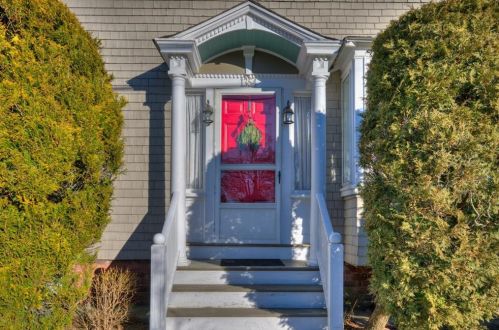 1354 Narragansett Blvd, Providence, RI 02905-5120