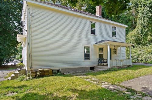 2 Mediterranean Ln, Norwich, CT 06360-1668
