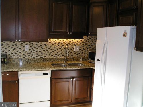 2111 Colts Neck Ct, Herndon VA  20191-1832 exterior