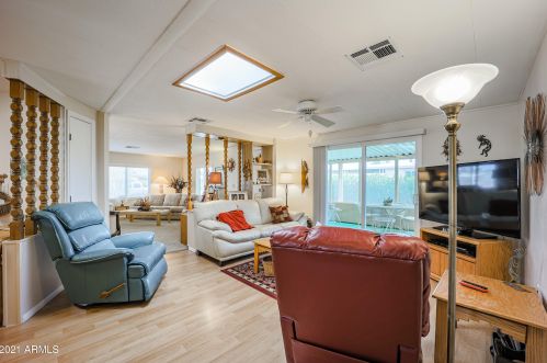 8957 Michigan Ave, Chandler, AZ 85248-6445