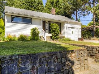 6425 35th Pl, Portland, OR 97211-7271